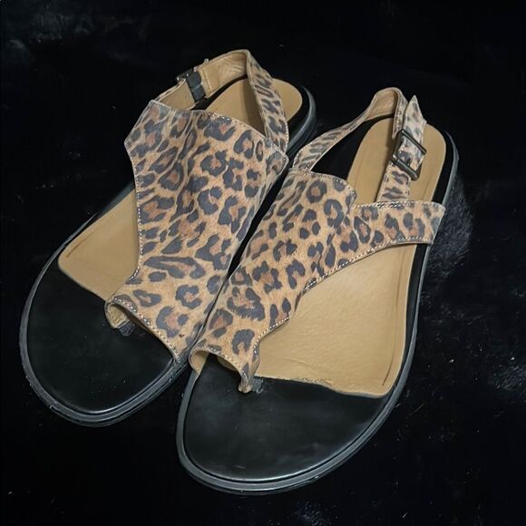 Vionic Ella Animal Print Sandals with Ankle Straps - Picture 1 of 9